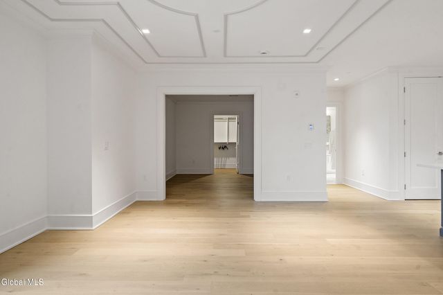 19 Washington Street 360 N, Saratoga Springs, Inside, NY 12866