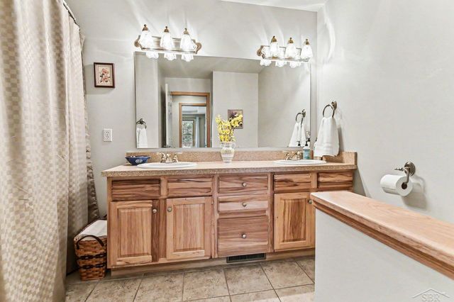 3807 Wild Pine Drive, Saginaw Twp, MI 48603