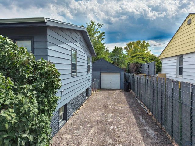 513 E DENVER, Rapid City, SD 57701