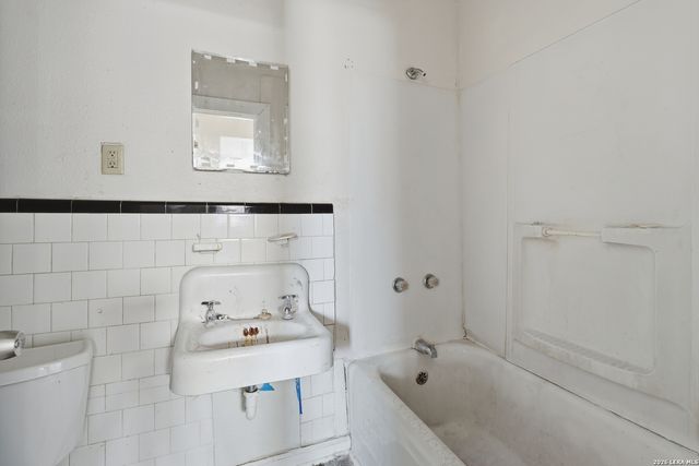 624 Bailey Ave, San Antonio, TX 78210