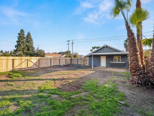 3742 W Bullard Avenue, Fresno, CA 93711