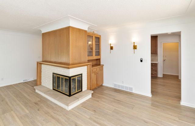 6522 Lincoln Avenue, Windsor Heights, IA 50324