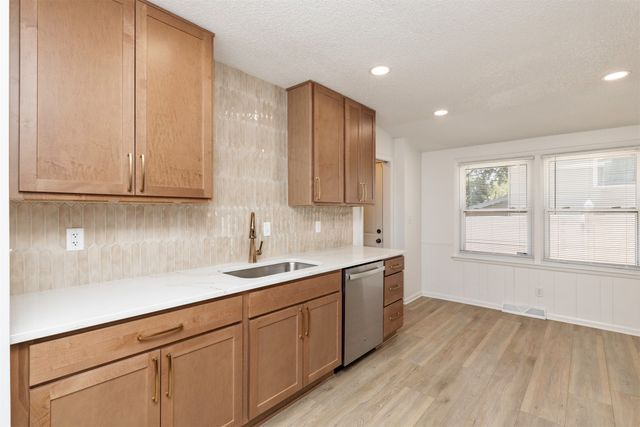 6522 Lincoln Avenue, Windsor Heights, IA 50324