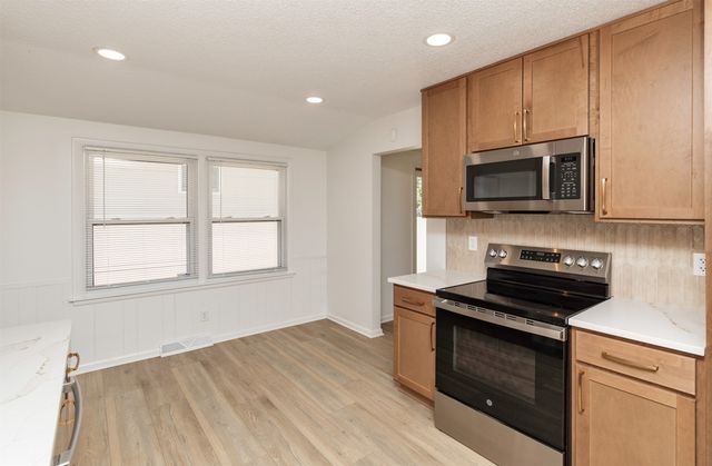 6522 Lincoln Avenue, Windsor Heights, IA 50324