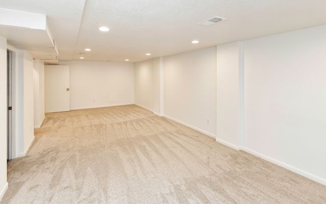 6522 Lincoln Avenue, Windsor Heights, IA 50324