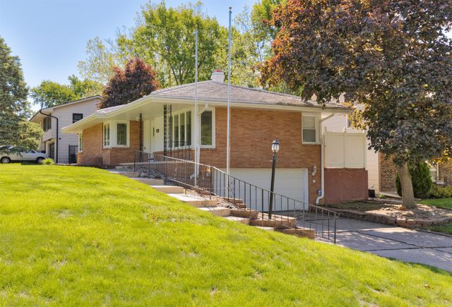 6522 Lincoln Avenue, Windsor Heights, IA 50324