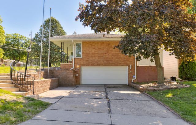 6522 Lincoln Avenue, Windsor Heights, IA 50324