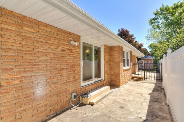 6522 Lincoln Avenue, Windsor Heights, IA 50324