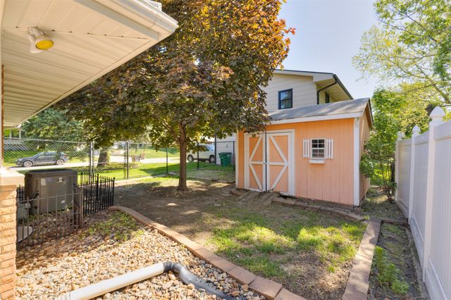 6522 Lincoln Avenue, Windsor Heights, IA 50324