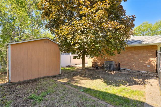 6522 Lincoln Avenue, Windsor Heights, IA 50324