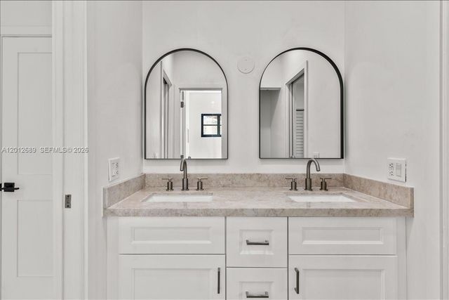 1426 Robbia Ave, Coral Gables, FL 33146