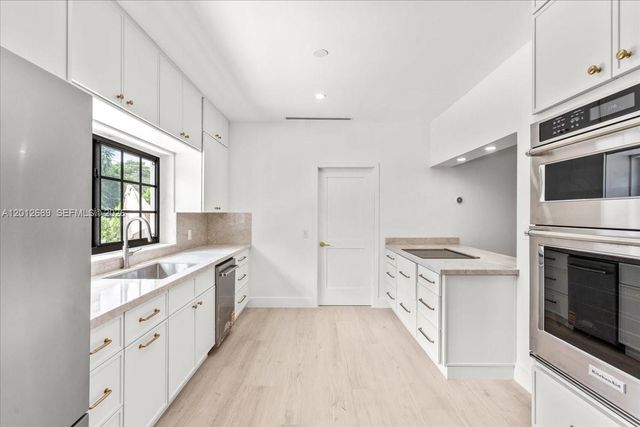 1426 Robbia Ave, Coral Gables, FL 33146