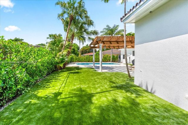 1426 Robbia Ave, Coral Gables, FL 33146