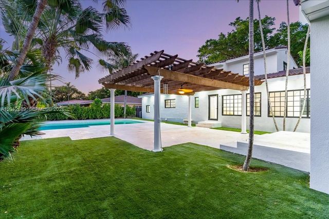 1426 Robbia Ave, Coral Gables, FL 33146