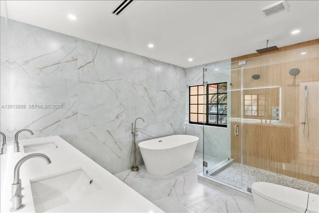 1426 Robbia Ave, Coral Gables, FL 33146