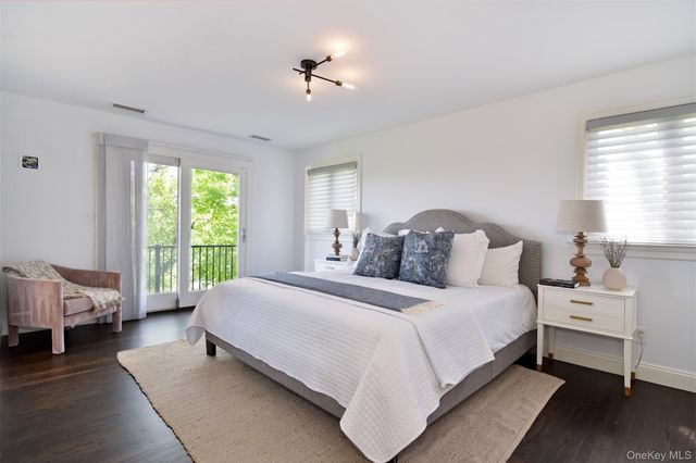 8 Shoreview Circle, Pelham, NY 10803