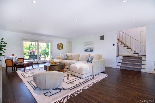 8 Shoreview Circle, Pelham, NY 10803