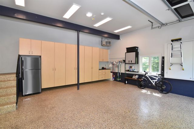 8 Shoreview Circle, Pelham, NY 10803