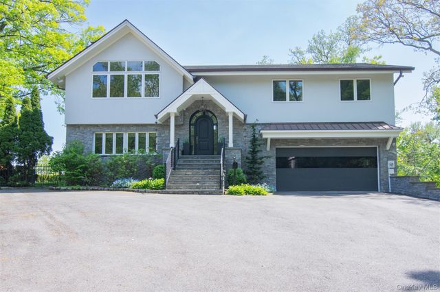 8 Shoreview Circle, Pelham, NY 10803