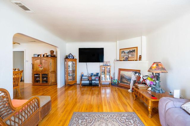 915 La Loma Ave, Modesto, CA 95354