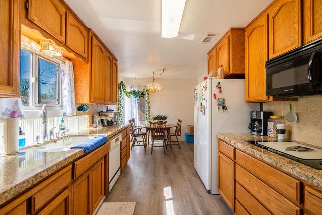 915 La Loma Ave, Modesto, CA 95354