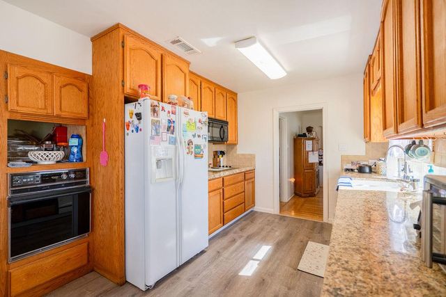 915 La Loma Ave, Modesto, CA 95354