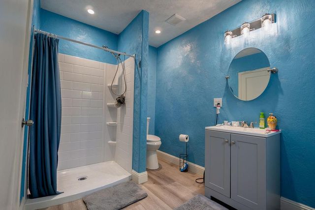 915 La Loma Ave, Modesto, CA 95354