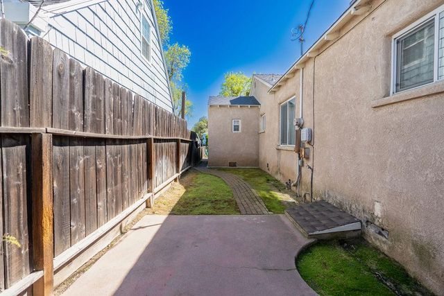 915 La Loma Ave, Modesto, CA 95354