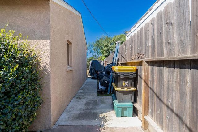 915 La Loma Ave, Modesto, CA 95354