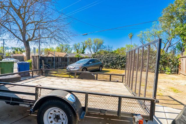 915 La Loma Ave, Modesto, CA 95354