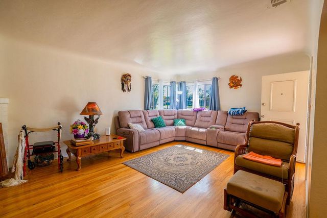 915 La Loma Ave, Modesto, CA 95354