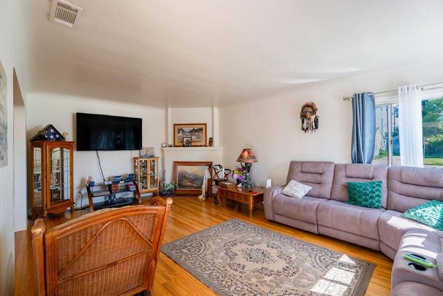 915 La Loma Ave, Modesto, CA 95354