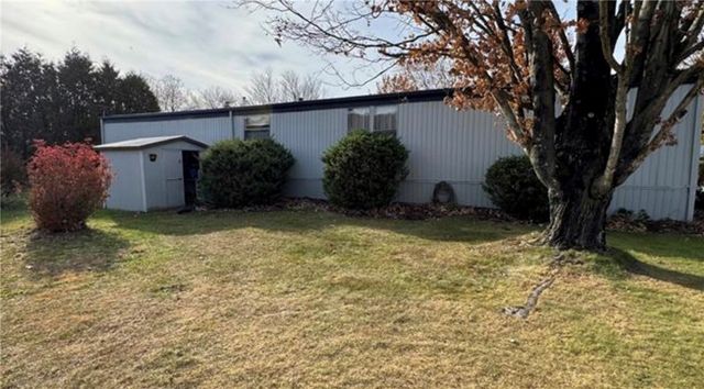 428 Meadows Dr, Washington Twp, PA 15613