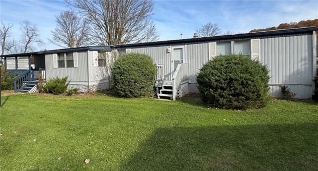 428 Meadows Dr, Washington Twp, PA 15613