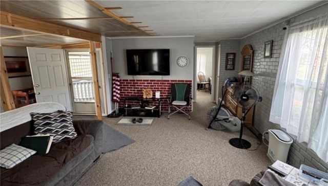 428 Meadows Dr, Washington Twp, PA 15613