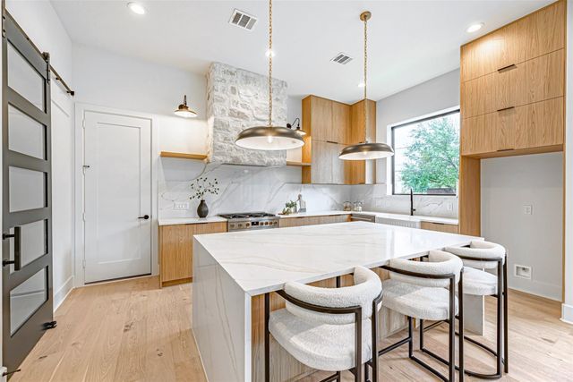 829 Alexander Street, Houston, TX 77007