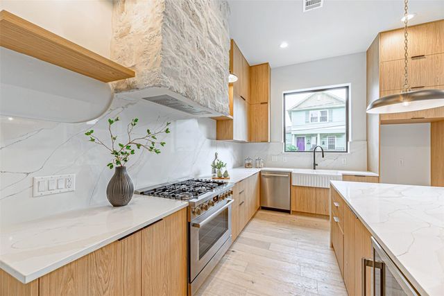 829 Alexander Street, Houston, TX 77007