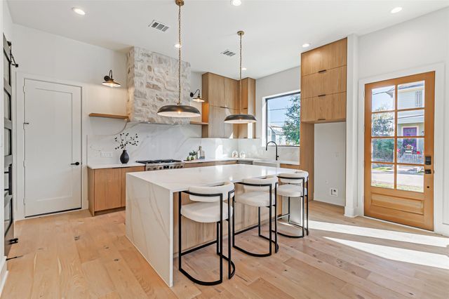 829 Alexander Street, Houston, TX 77007