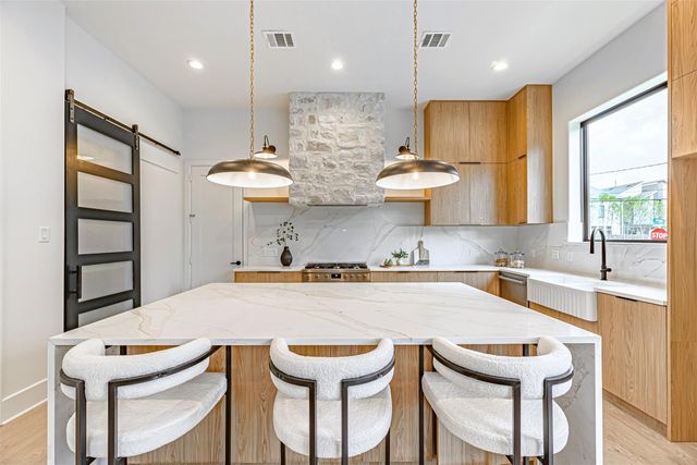 829 Alexander Street, Houston, TX 77007