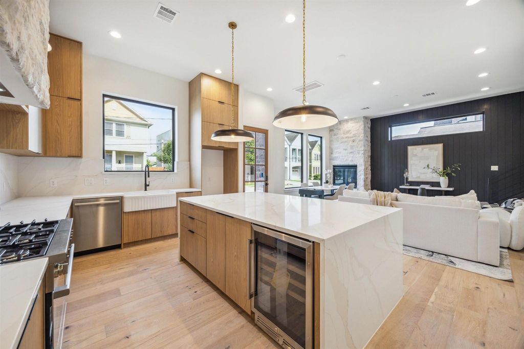 829 Alexander Street, Houston, TX 77007