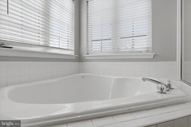 620 HOWITZER TER NE, Leesburg, VA 20176