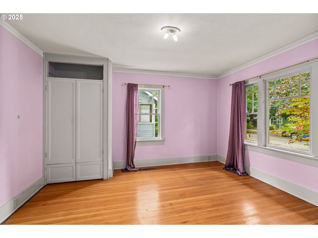 1049 W BROADWAY, Eugene, OR 97402