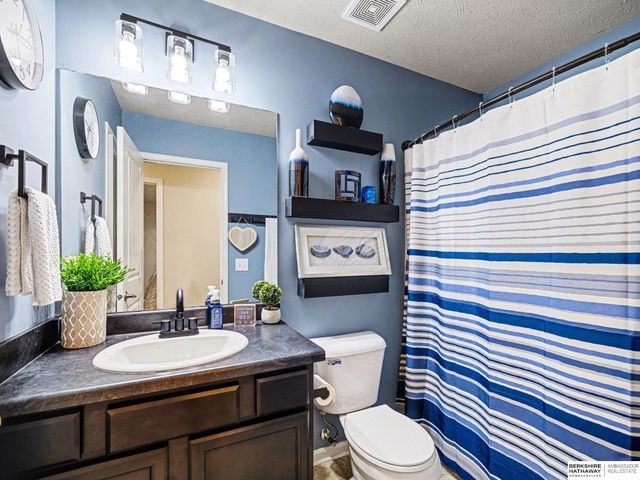 8520 Baker Street, Omaha, NE 68122