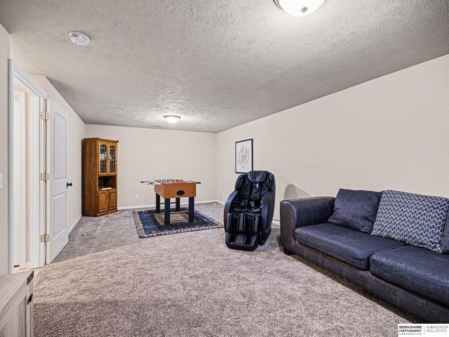 8520 Baker Street, Omaha, NE 68122