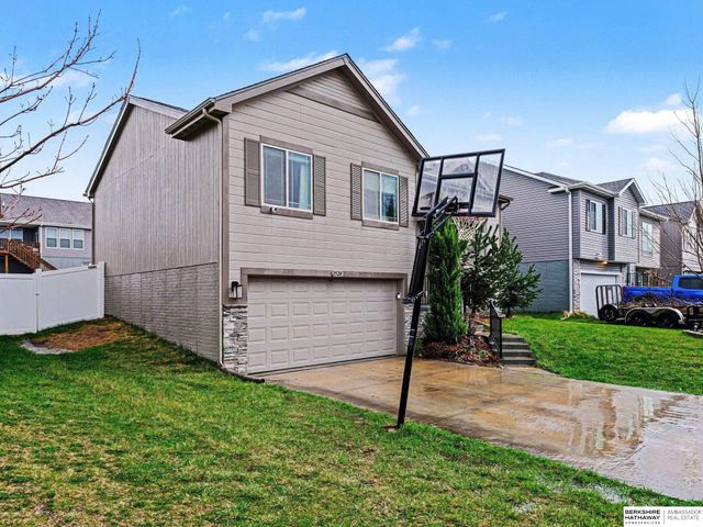 8520 Baker Street, Omaha, NE 68122