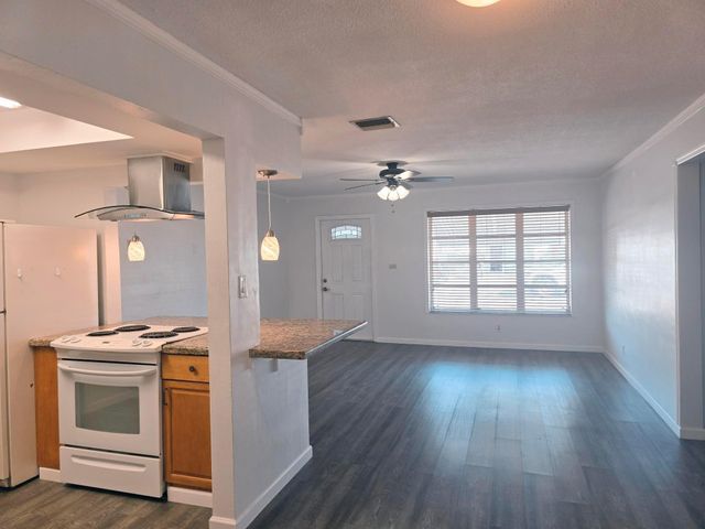 5713 NW 65th Te, Tamarac, FL 33321