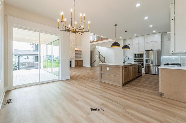 1310 S Auburn Place, West Des Moines, IA 50266