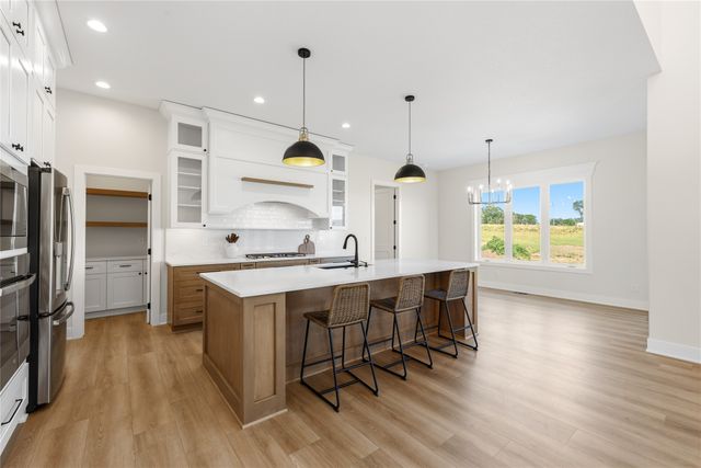 1310 S Auburn Place, West Des Moines, IA 50266