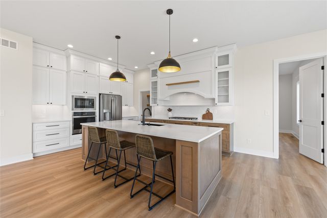 1310 S Auburn Place, West Des Moines, IA 50266