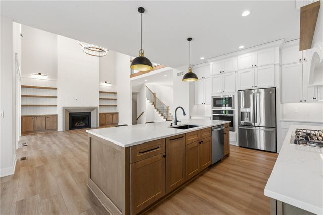 1310 S Auburn Place, West Des Moines, IA 50266
